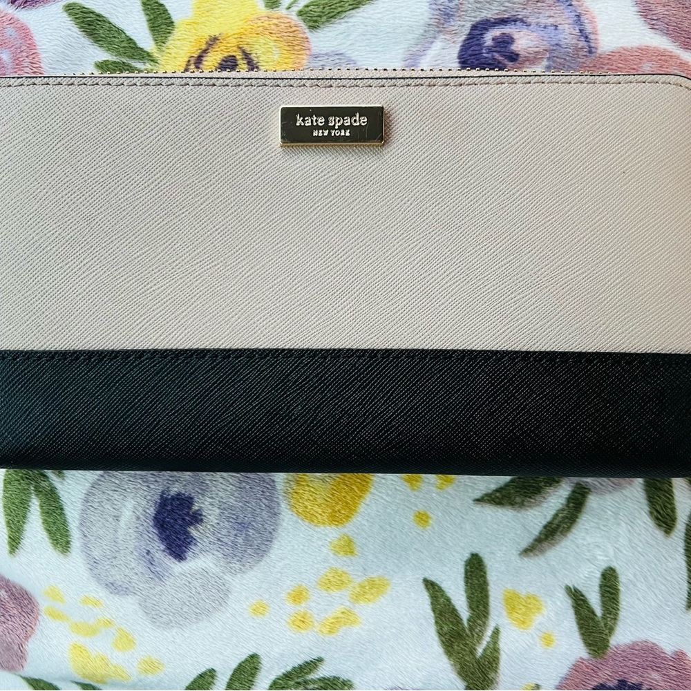 Kate Spade Zip Up Wallet